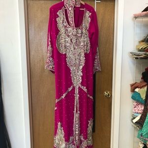 Pink embroidered kaftan abaya with belt thobe